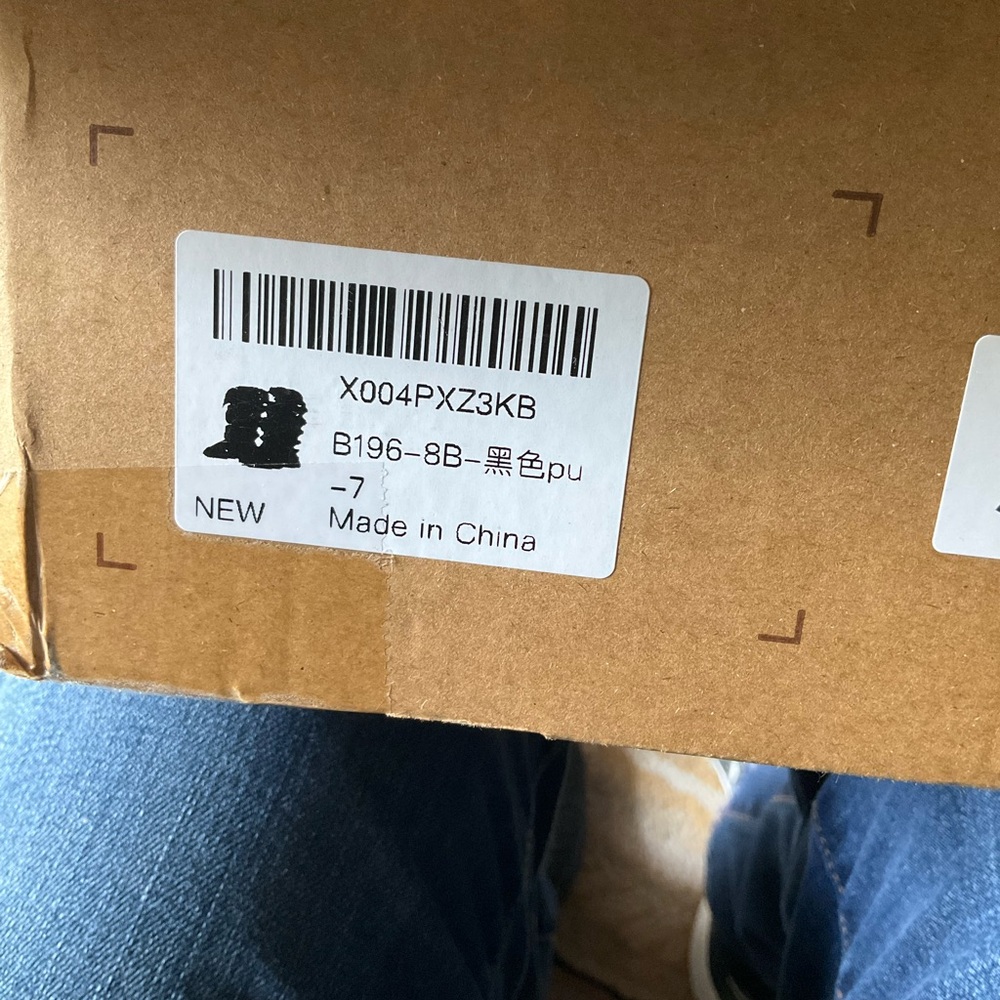Amazon Essentials Black slouching boots. Metallic Accents - Picture 12 of 14